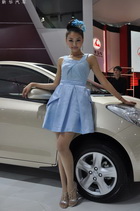 Show models at the Guangzhou auto show