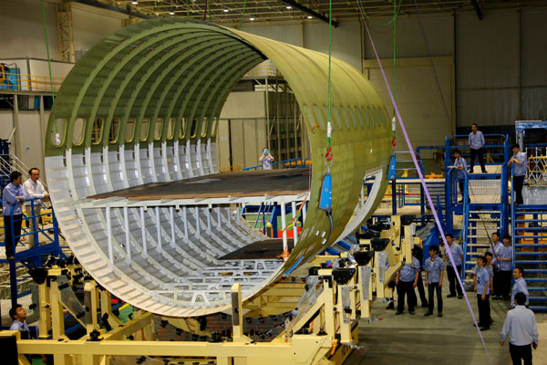 Big piece of first Chinese jetliner completed