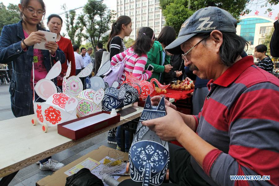 Intangible cultural heritage show opens in East China