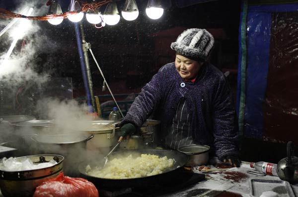 Street food vendors spice up cold winter nights