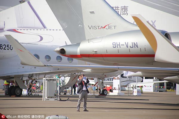 Airplane makers lure customers with China-themed interiors