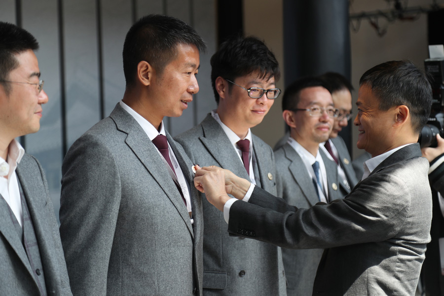 Headmaster Jack Ma greets new students at Hupan College