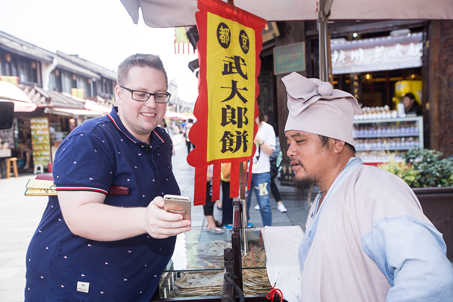 Future is here: Foreigner travels without cash in Hangzhou