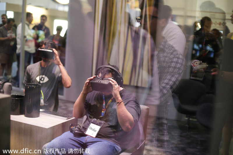 Oculus Rift virtual reality gears draw fans in E3