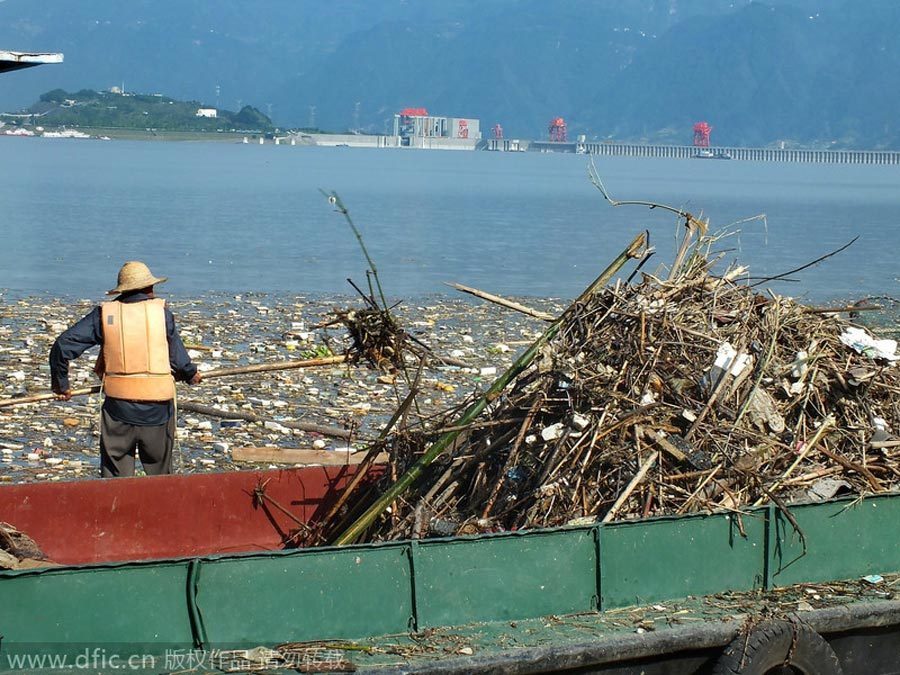 Garbage chokes Three Gorges Reservoir