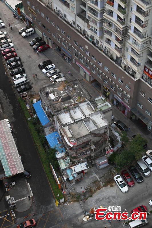 'Nail houses' amid skyscrapers in S China