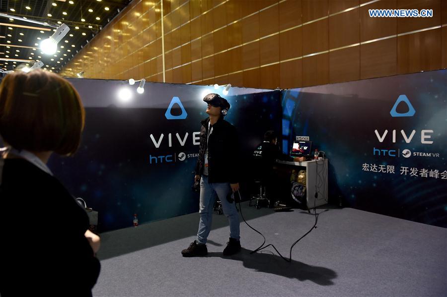 Mind control, virtual reality and face detection at Internet carnival