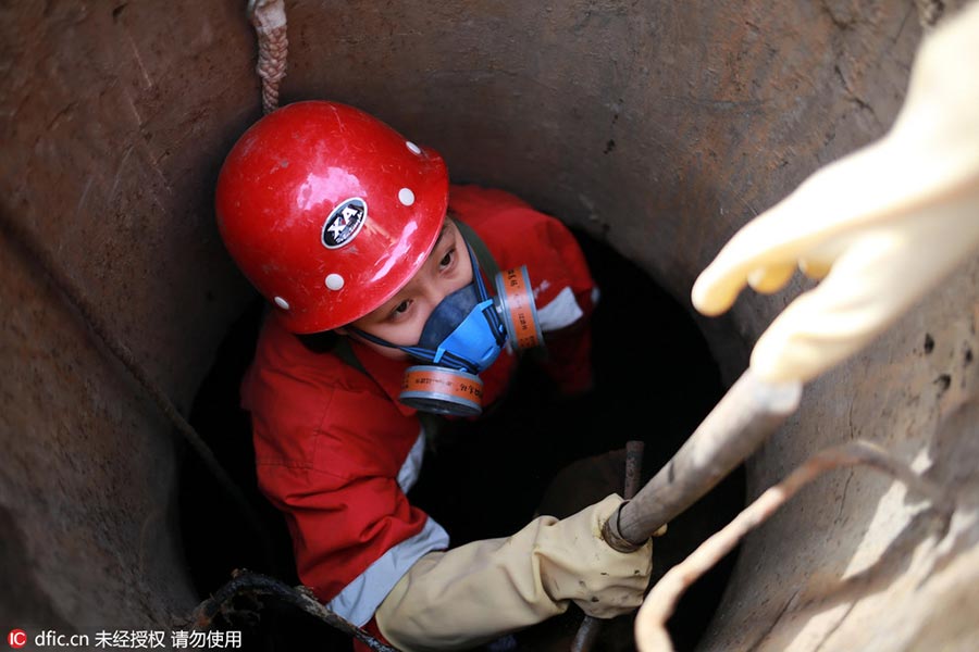 Women who work underground to keep city clean