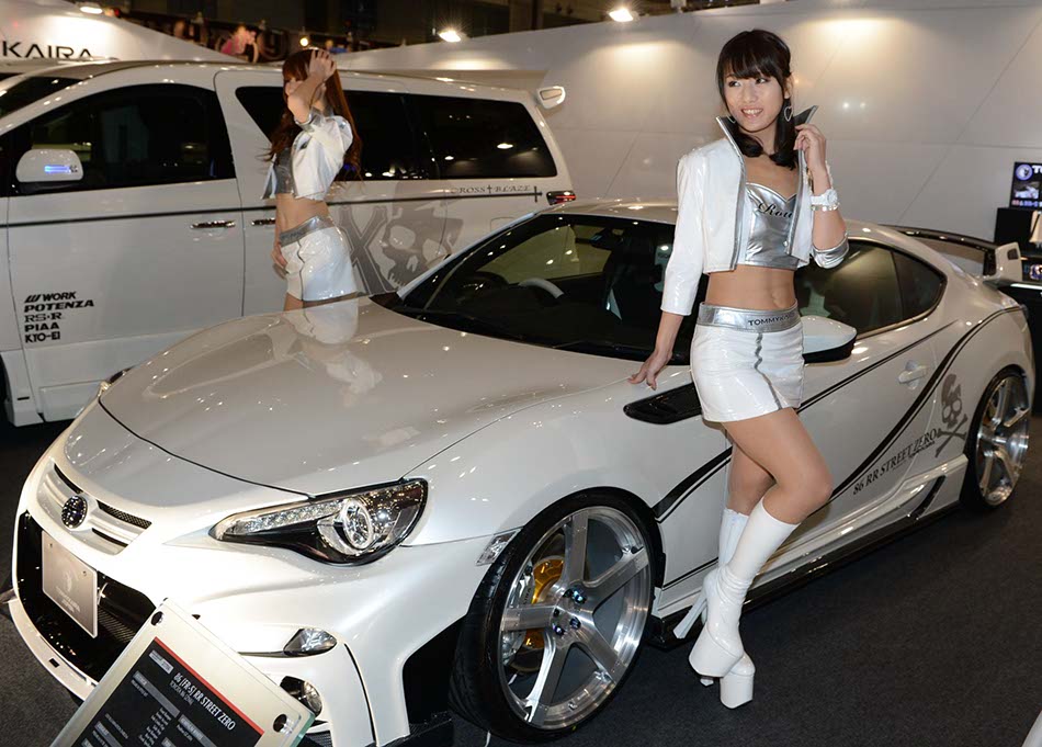 Models at Tokyo modified car show