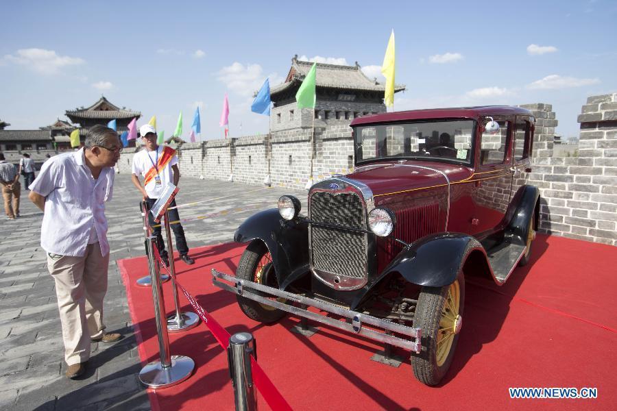 Vintage cars exhibited at auto cultural festival in China's Shanxi