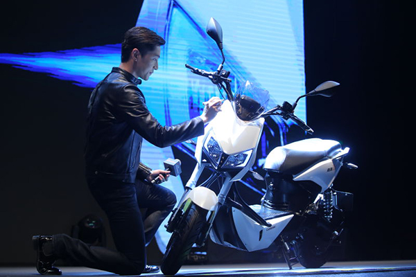 Domestic e-cycles maker Yadea unveils 'smart' scooter