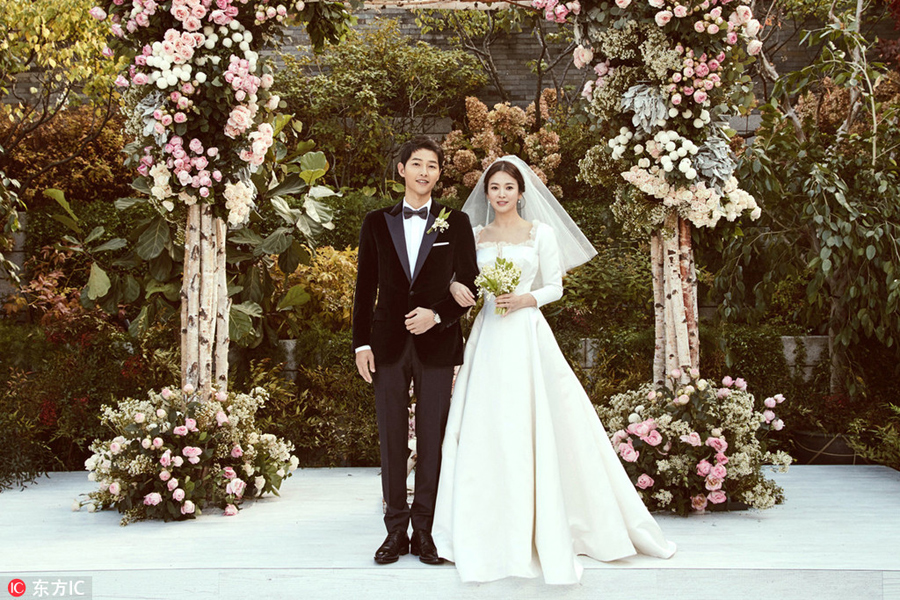 Song duo ties the knot in Seoul