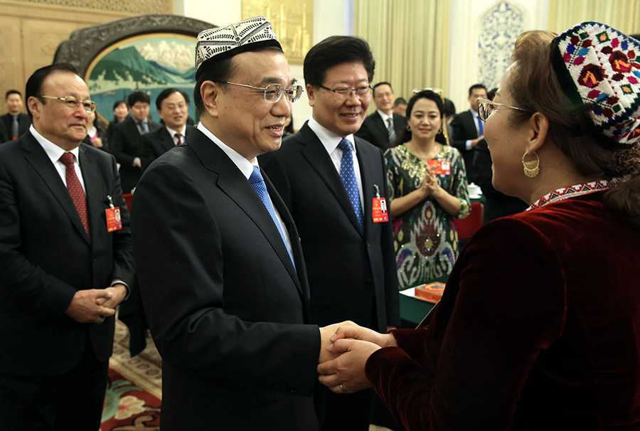 Premier Li joins panel discussion of NPC deputies from Xinjiang