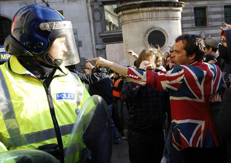 London police charge to disperse G20 protesters