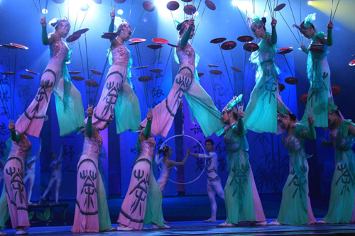 Acrobatic Cha performance attracts visitors at Expo