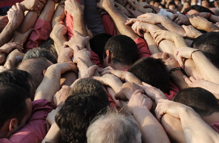 'Human tower' spectacle show at Expo