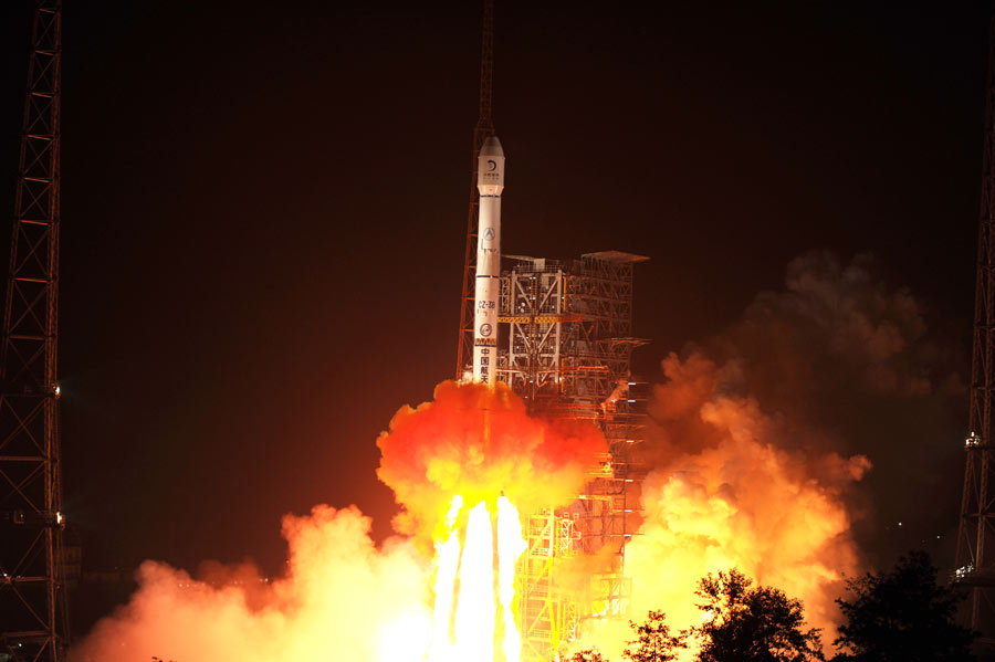 China launches probe and rover to moon