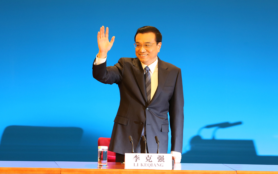 In photos: Premier Li meets the press