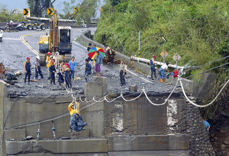 Relief work underway in typhoon-hit Kaohsiung