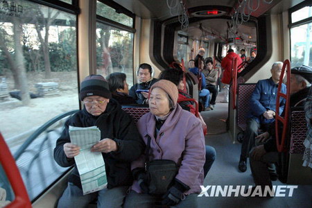 Shanghai's 1st modern streetcar line starts operation