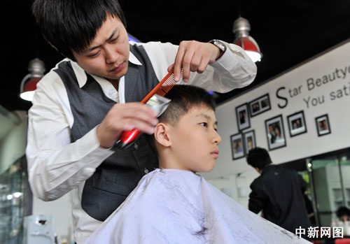 Get a lucky haircut on <EM>Er Yue Er</EM> for good luck