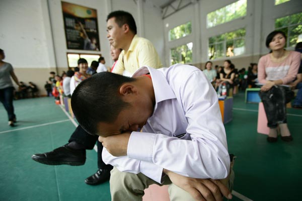 Parents queue before dawn to enroll children