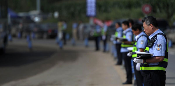 Memorial held for China flood victims