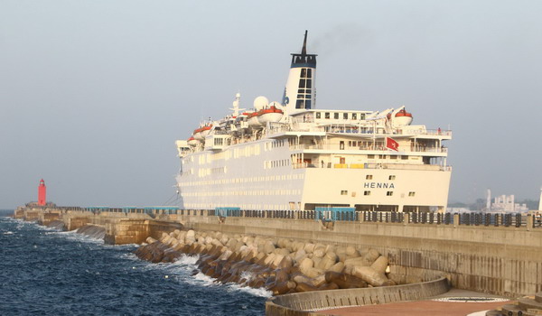 Jeju-stranded liner returns to China