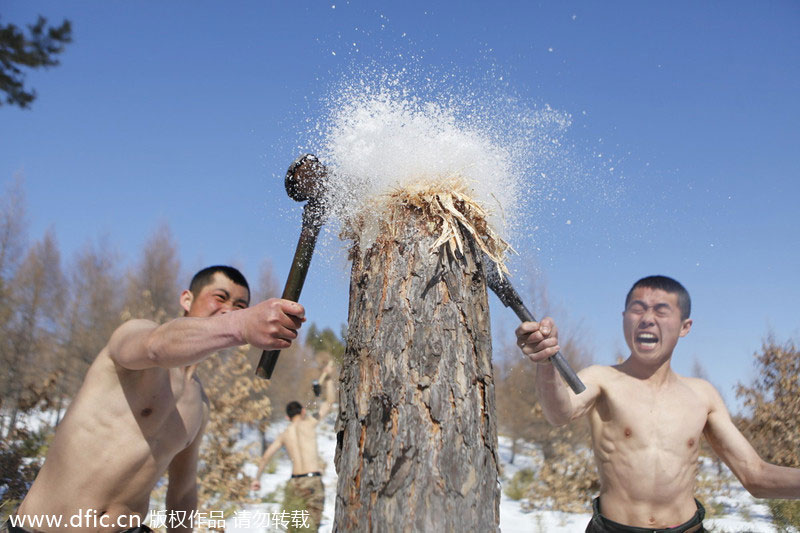 Chinese soldiers train in freezing temperatures