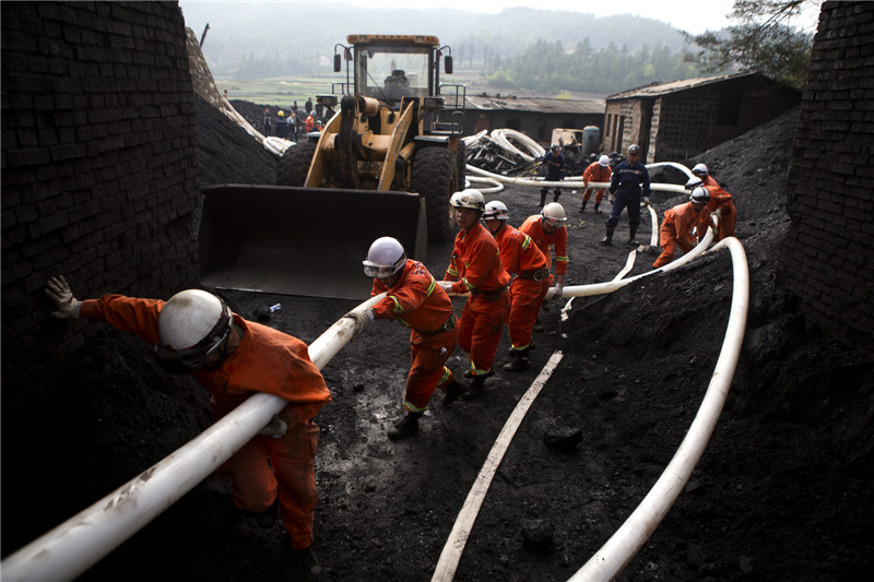 Racing against time for rescue in Yunnan mine flood