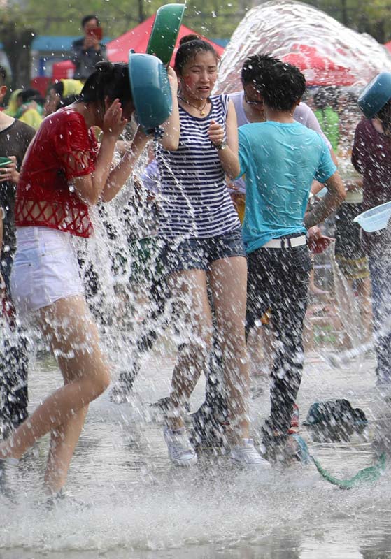 Guizhou university celebrates Songkran Festival