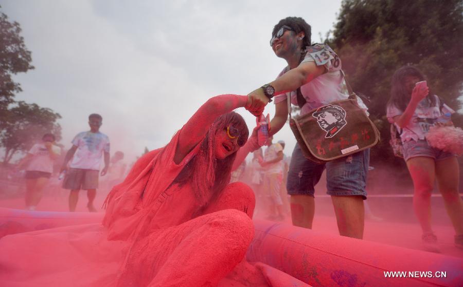 Spotlights of color run in Changsha