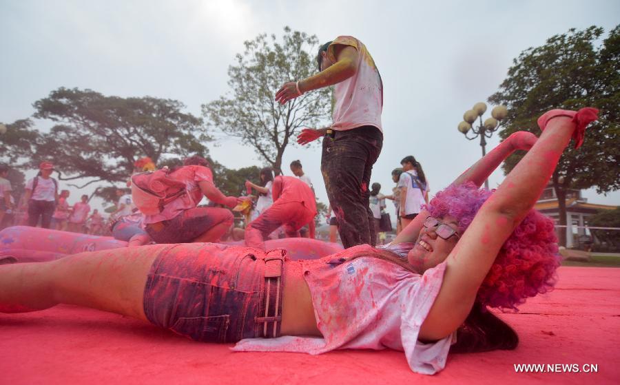 Spotlights of color run in Changsha