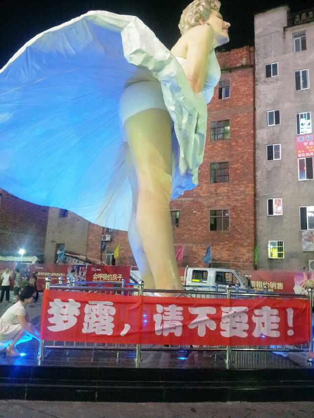 China's tallest Marilyn Monroe statue dumped