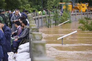 Torrential rain cools Beijing