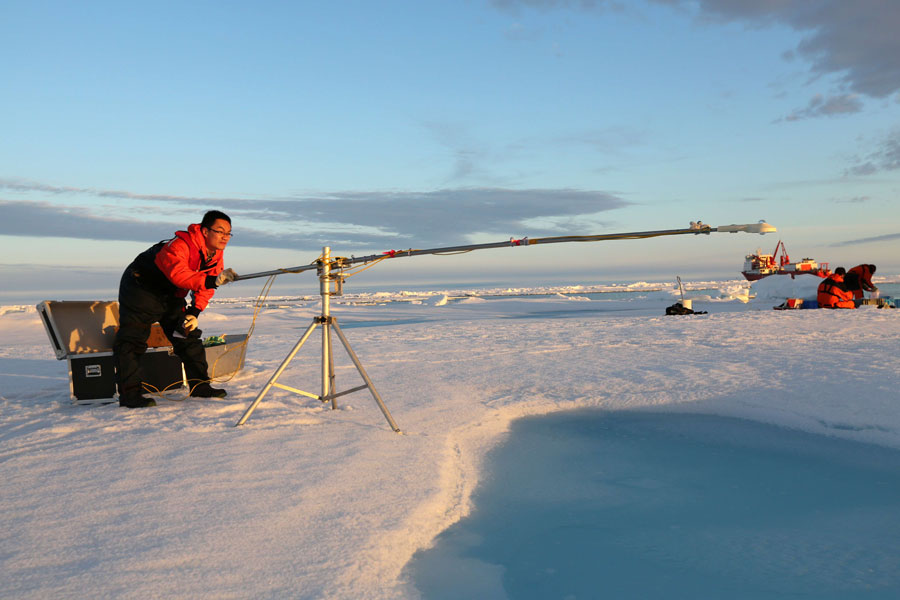 Arctic expedition team conducts scientific study