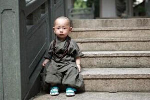 Shaolin monk makes a splash with water walk