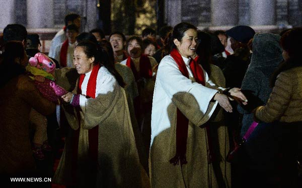 Catholics in Xi'an celebrate Christmas Eve in church