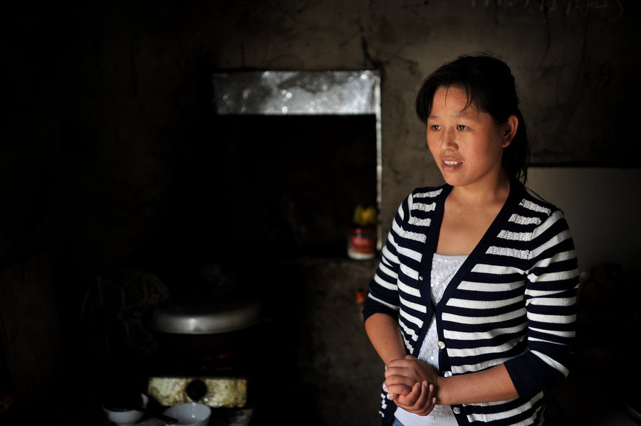 Left-behind wives expectantly await Spring Festival