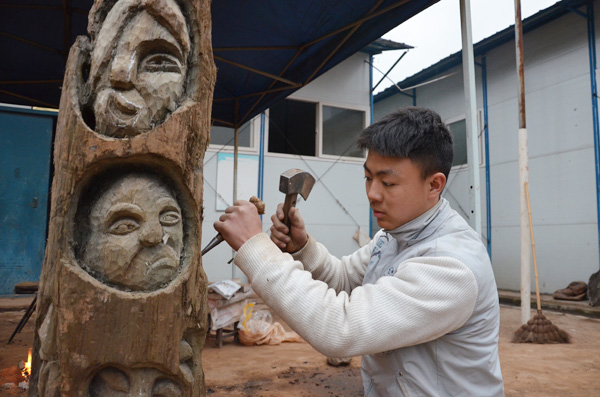 Carvers in Lushan bid to recover from quake