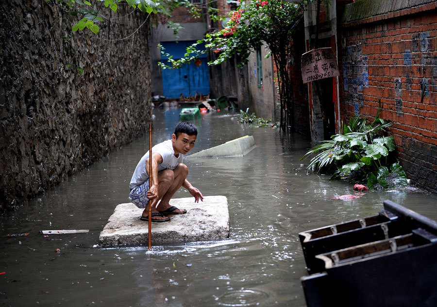 Heavy rain hits southwestern China