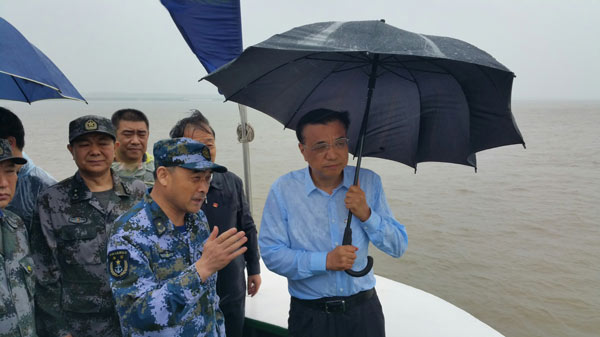 Prioritize saving lives, premier tells Yangtze rescuers