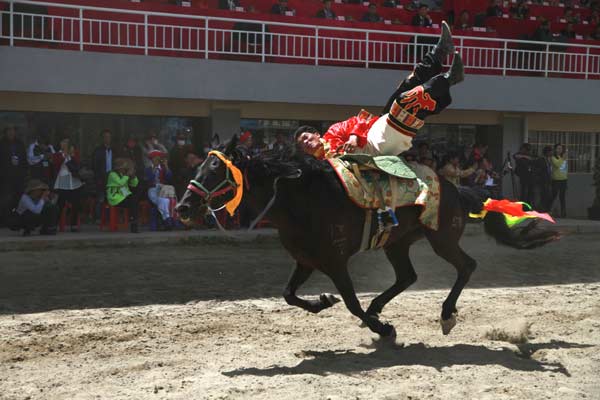 Traditional horse racing competition held in SW China