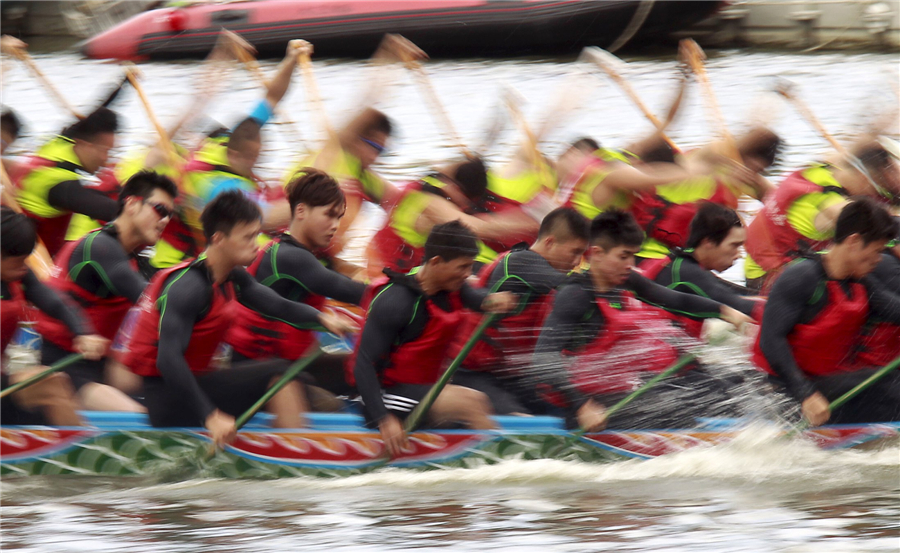 People across China celebrate Dragon Boat Festival