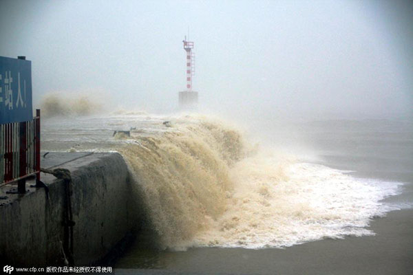 Typhoon Linfa makes landfall in Guangdong, disrupting normal life