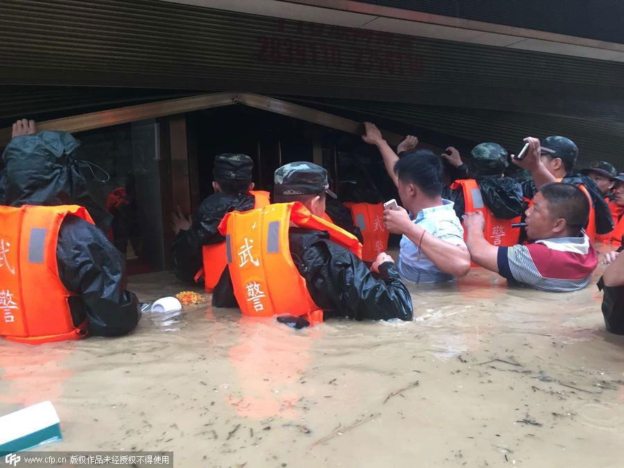 Heavy downpour hits SW China