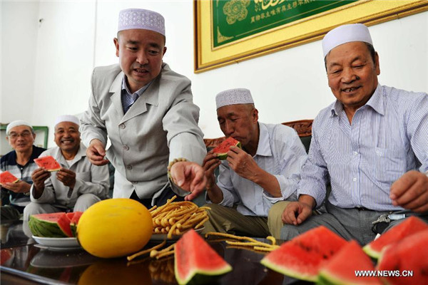 Muslims gather to celebrate Eid al-Fitr across China