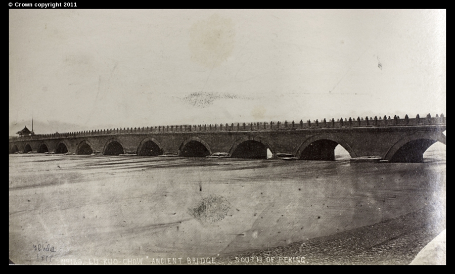 Late Qing dynasty Peking in the lens of a foreign photographer