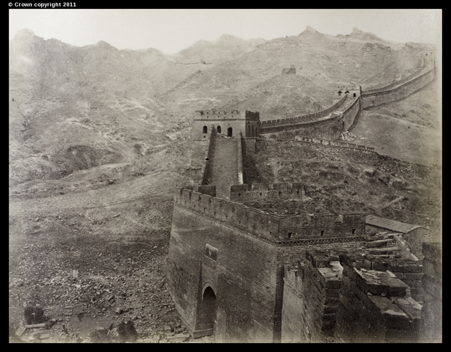 Late Qing dynasty Peking in the lens of a foreign photographer