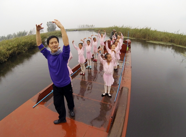 Beijing teacher brings ballet to children in rural areas